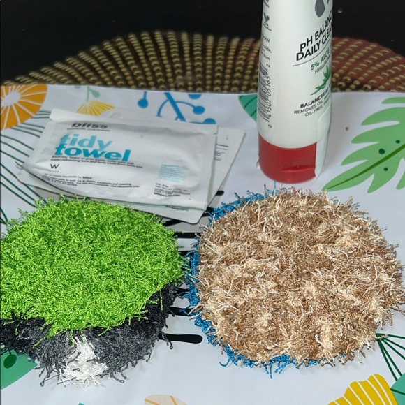 pH Balancing Daily Cleanser with Blue and Green crocheted Bath Scrubbers. - Picture 1 of 5